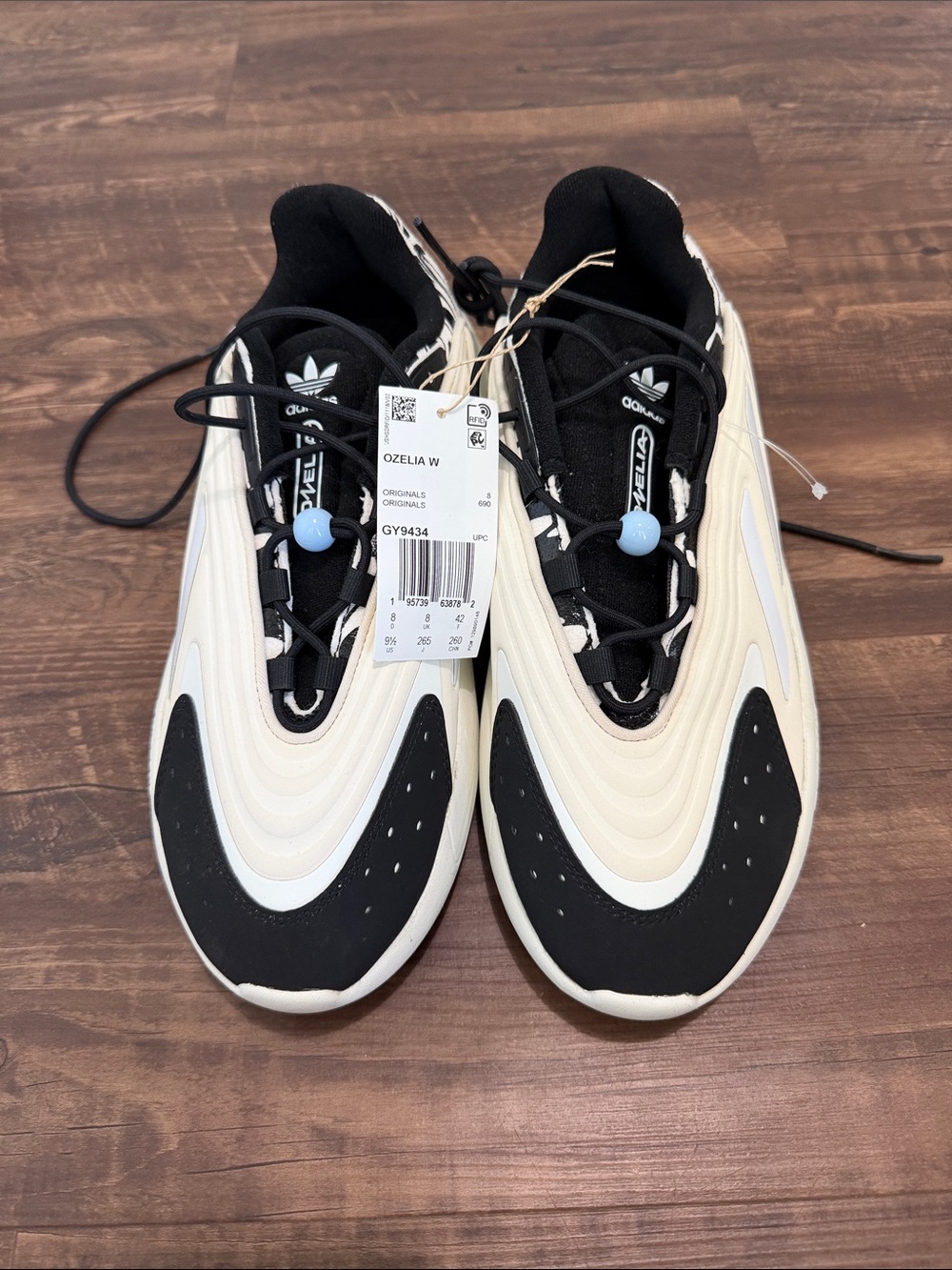 Adidas Black and Cream Ozelia Sneakers Women’s 9.5 New